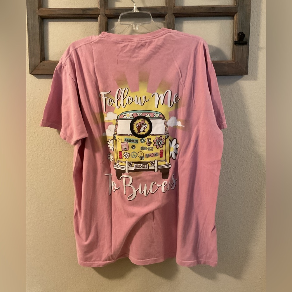 Buc-ees T-shirt - Picture 2 of 5